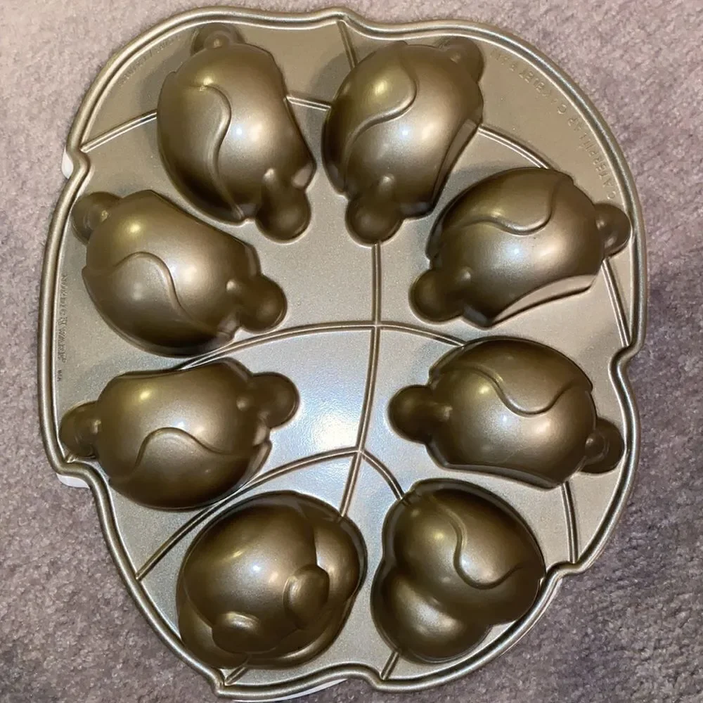 Williams Sonoma/Nordic Ware Caterpillar Cakelet Pan!